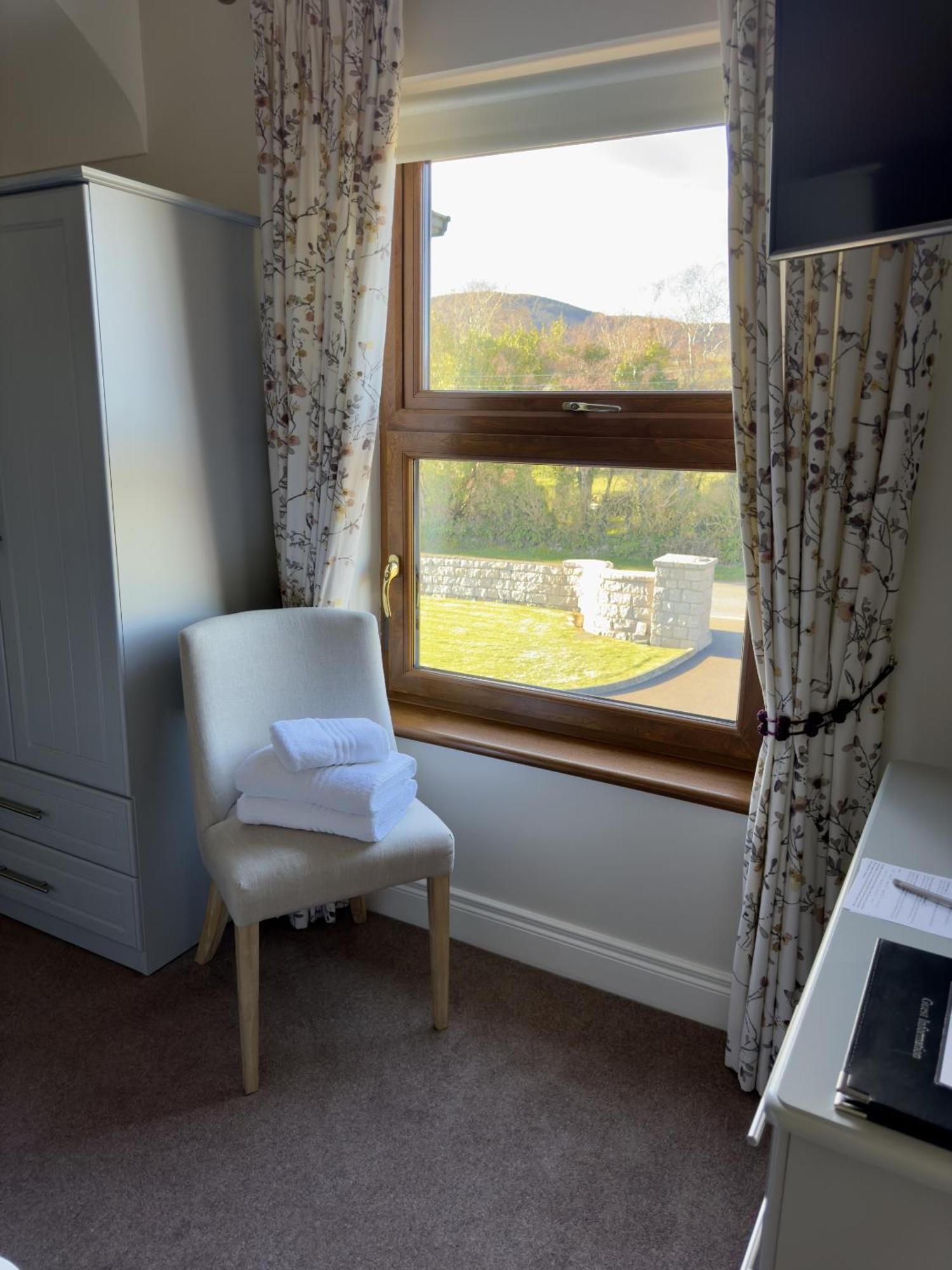 Mourne Country House Bed And Breakfast Kilkeel Habitación foto
